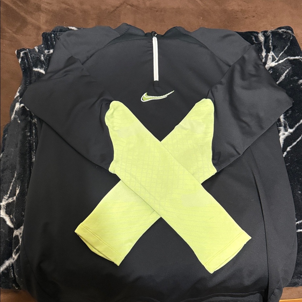 Nike strike drill soccer/training top NWOT